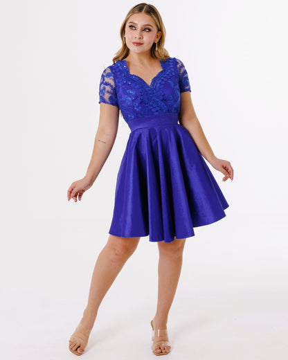 Vestido Corto de Encaje y Mangas - KARLA
