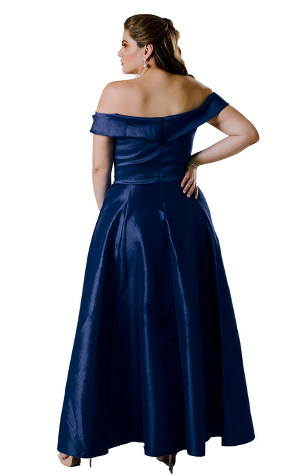 Vestido largo con abertura y hombros descubiertos. -"FLORENCIA"