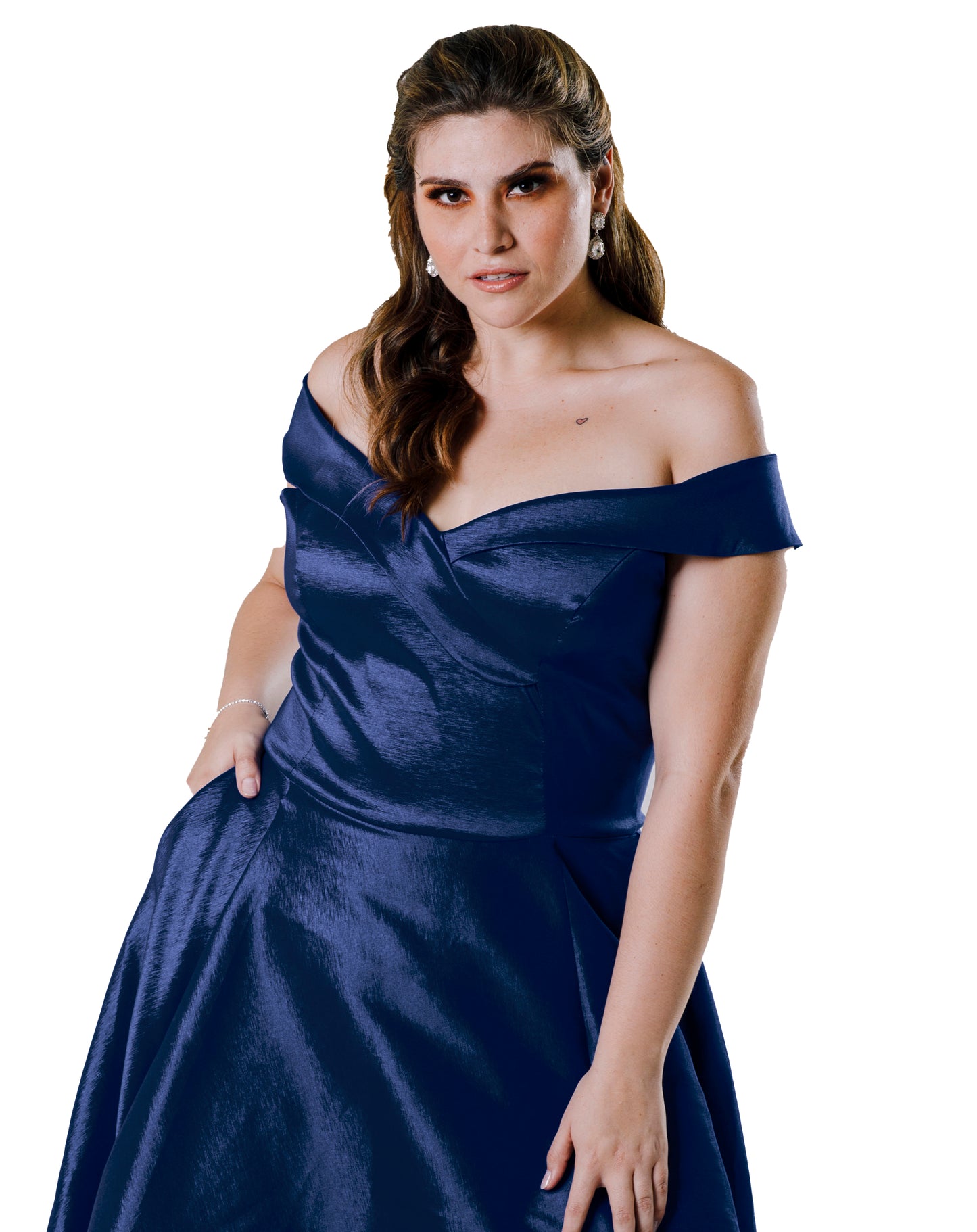 Vestido largo con abertura y hombros descubiertos. -"FLORENCIA"