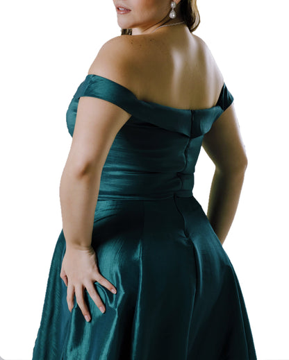Vestido largo con abertura y hombros descubiertos. -"FLORENCIA"