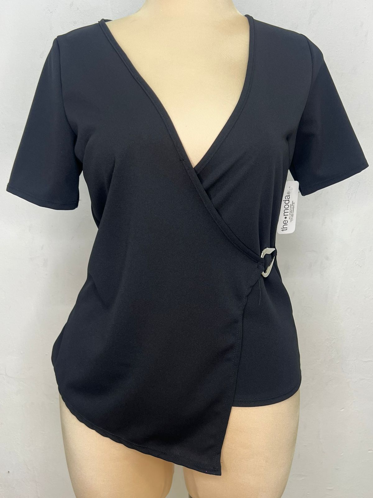 Blusa con Cuello V y Argolla T49