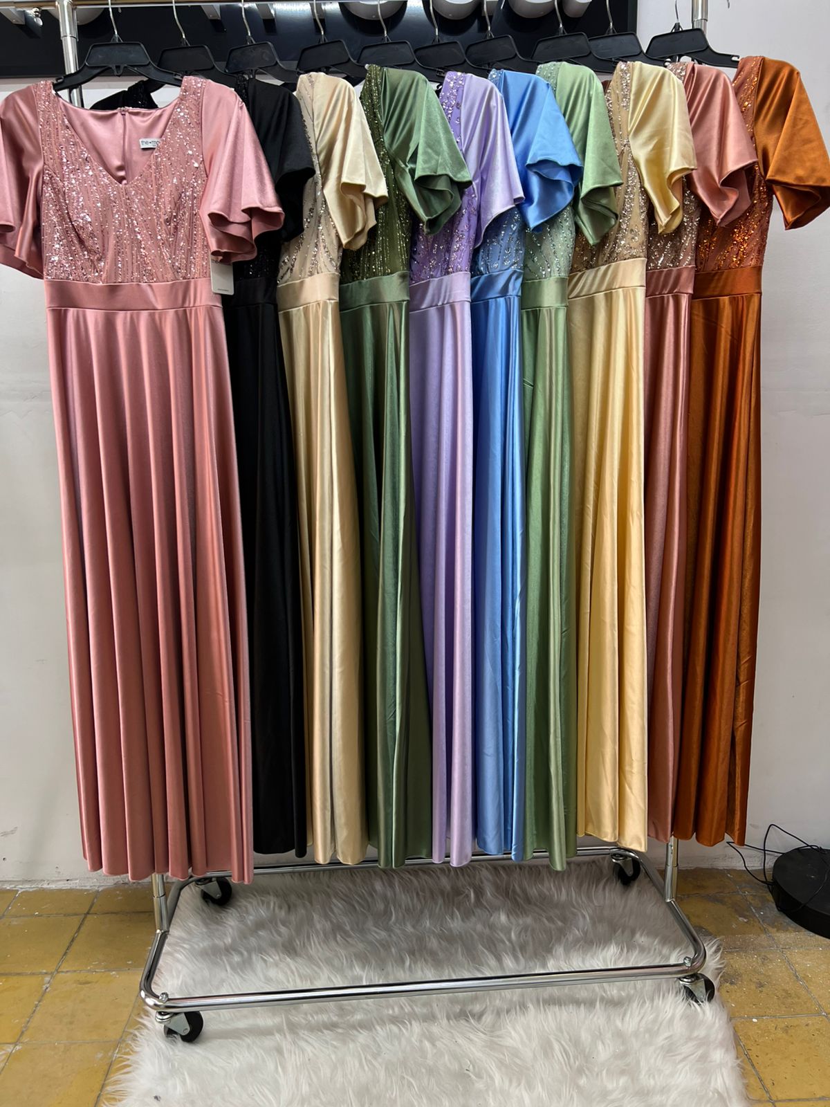 Vestido Largo Con Mangas y Encaje - GALA