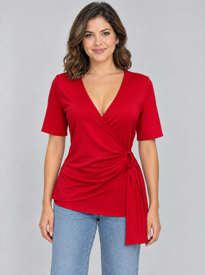 Blusa cruzada tipo wrap con argolla T52 color rojo, con modelo – the•moda