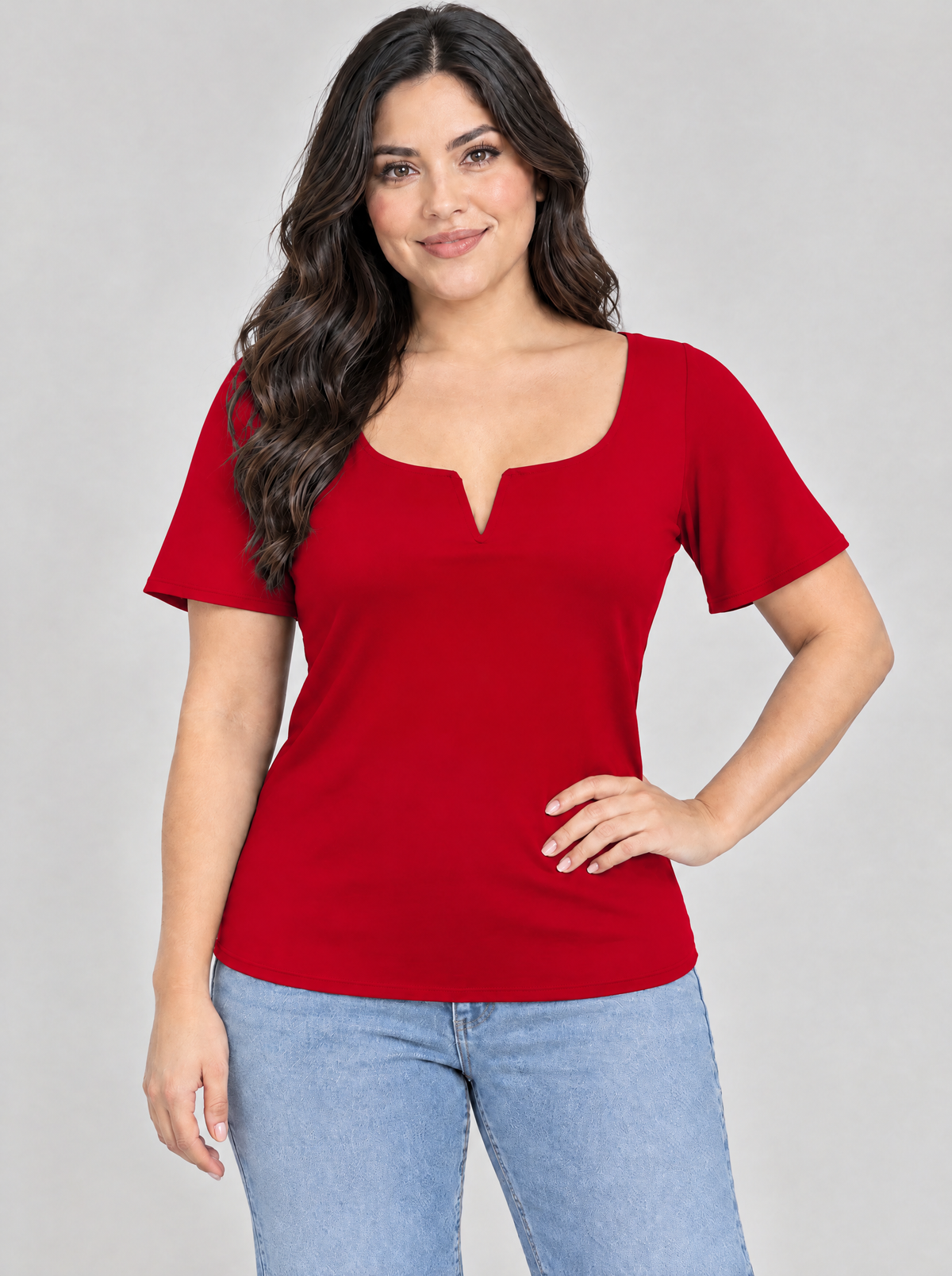 Blusa casual con cuello V y manga de olán T51 color rojo, con modelo – the•moda