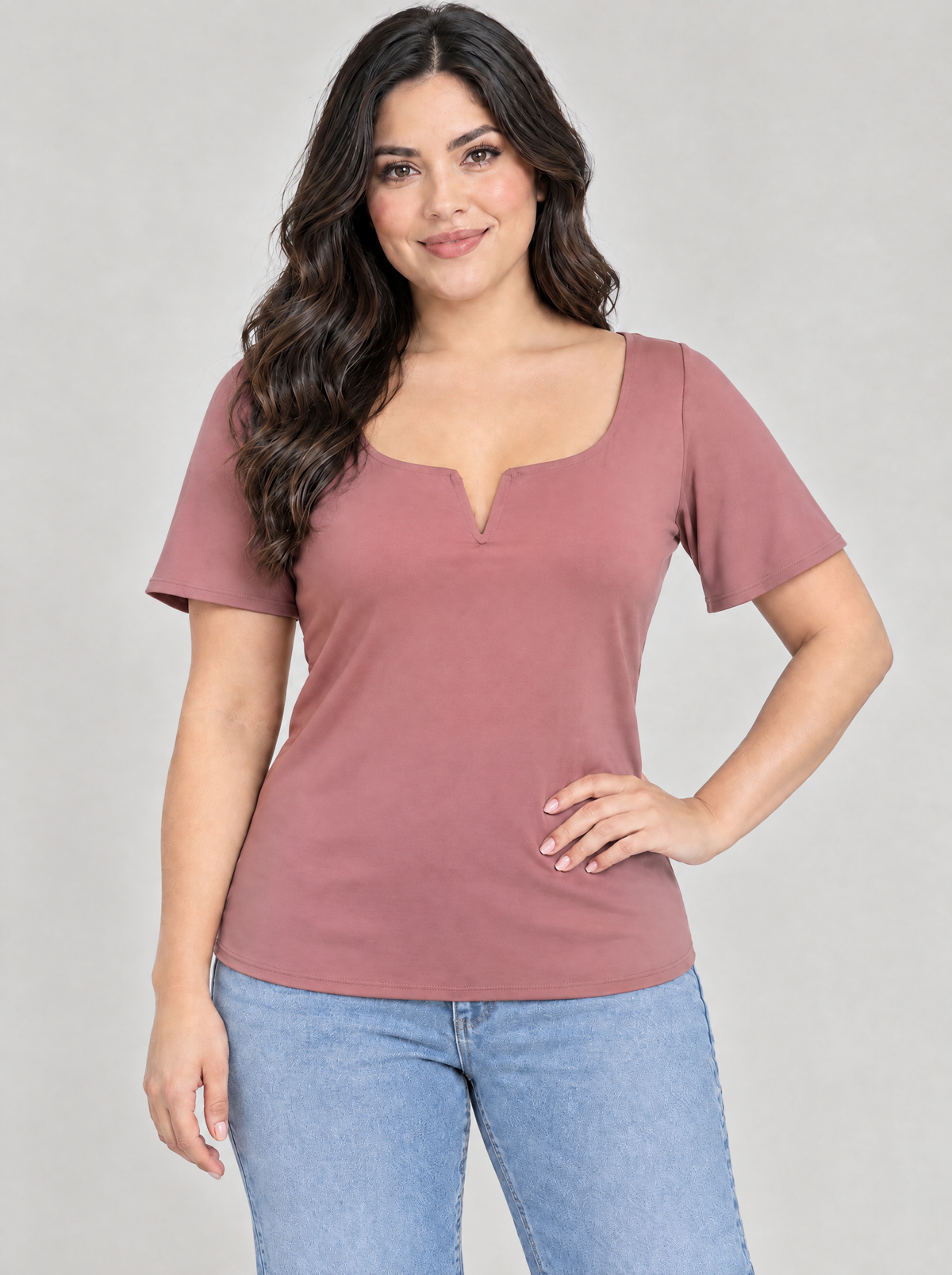 Blusa casual con cuello V y manga de olán T51 color rosa palo, con modelo – the•moda