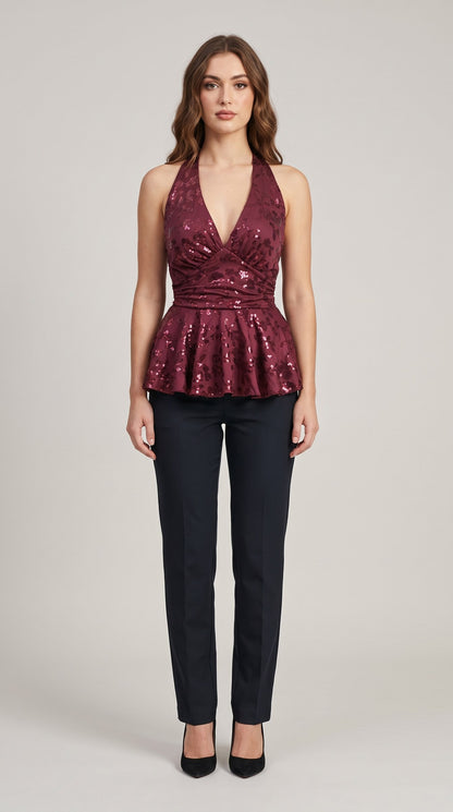 Blusa halter de lentejuela con peplum T56L color tinto, frente con modelo – the•moda