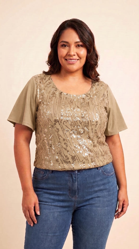 Blusa de lentejuela manga corta T47 color oro, frente con modelo – the•moda