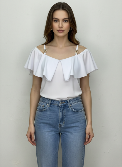 Blusa casual de tirantes con olán T50 color blanco, con modelo, frente – the•moda