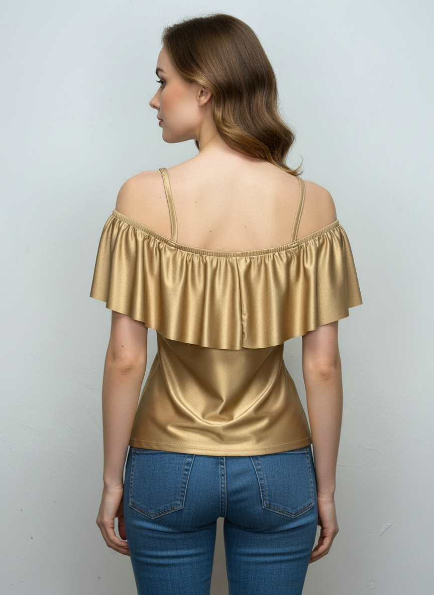 Blusa casual de tirantes con olán T50 color oro, con modelo, espalda – the•moda
